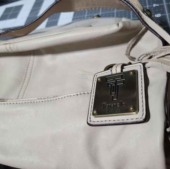 Tignanello Beige 100% Leather Large Shoulder Bag Purse Magnet Close Stud Bottom - Picture 15 of 16